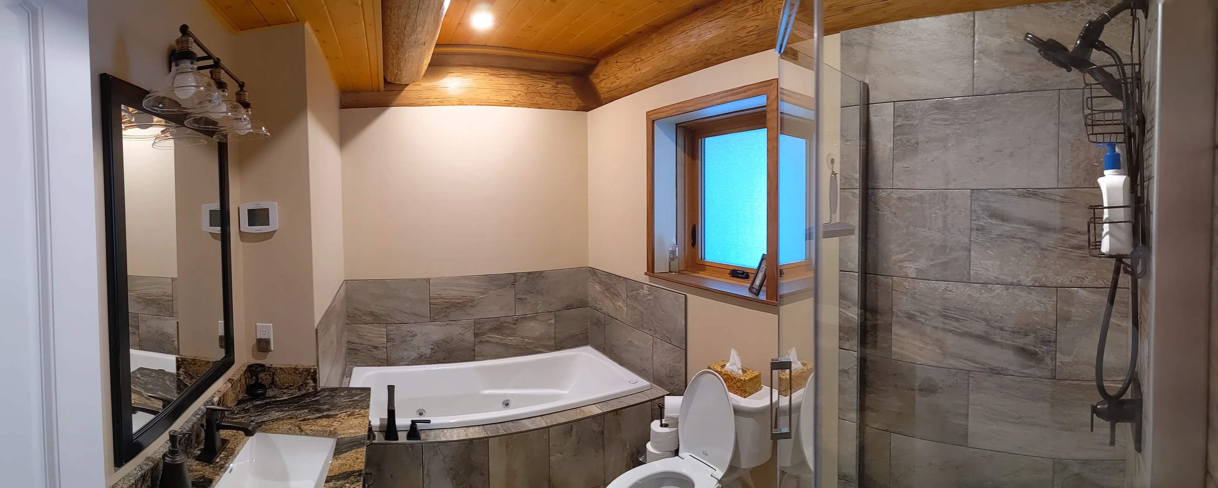 Tinhorn Lodge - Master Bathroom